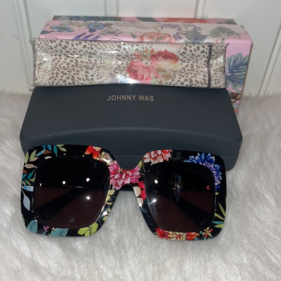 Johnny Was Accessories - Johnny Was sunglasses floral printed oversized Sutton 🌺🌸